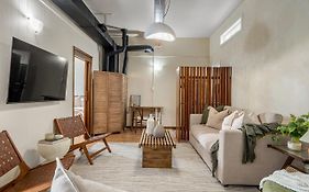 The Bourbon I No Service Fees I Sleeps 4 I 55 Tv